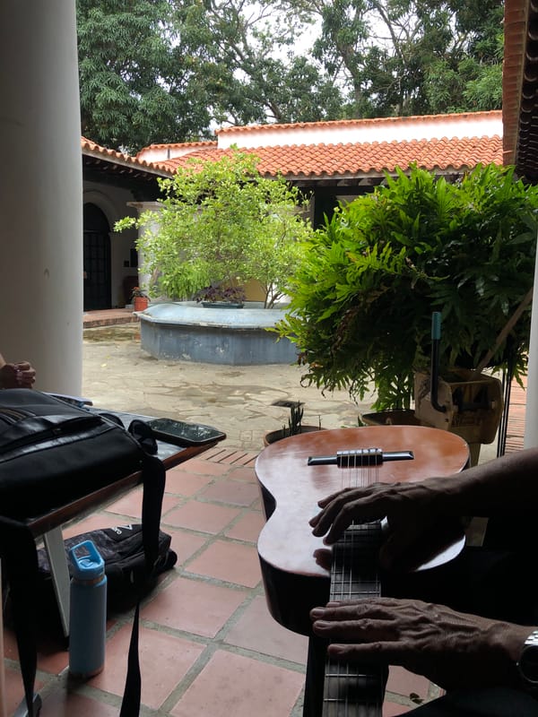 Guitar gathering documented in Venezuelan colonial courtyard