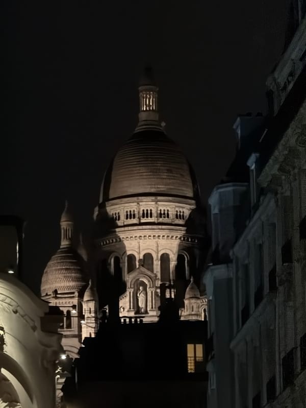 Montmartre nightlife captured: Sacré-Cœur and restaurant scenes