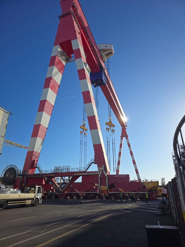Morning shift at the Saint-Nazaire shipyard