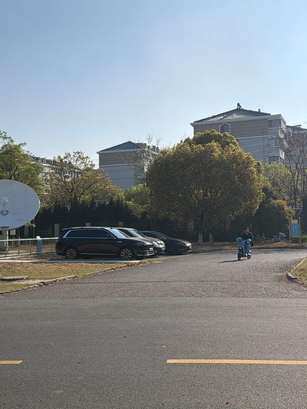 Late night street scenes documented in Jiangning District