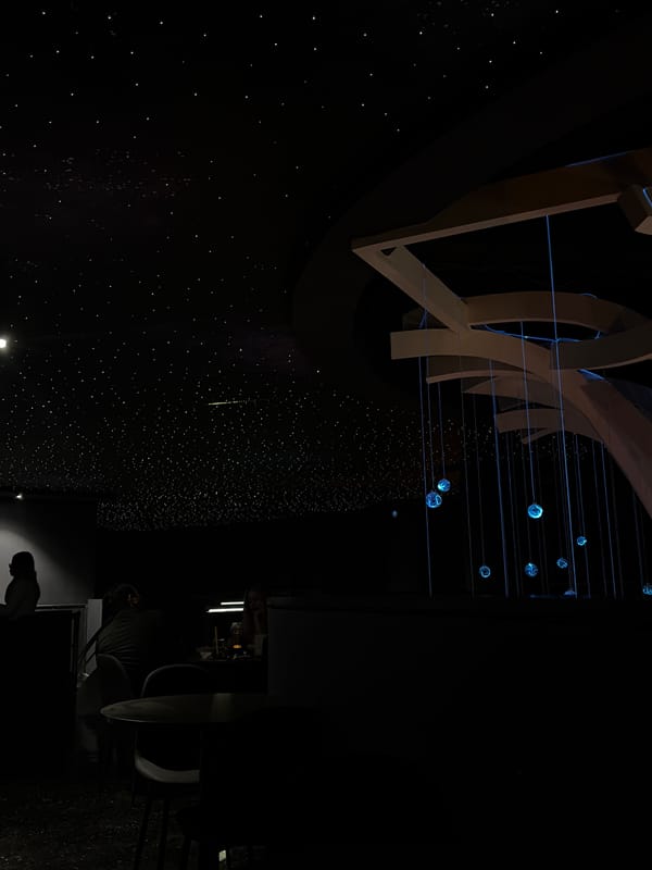 Indoor installation and dessert observed in Puebla, Mexico