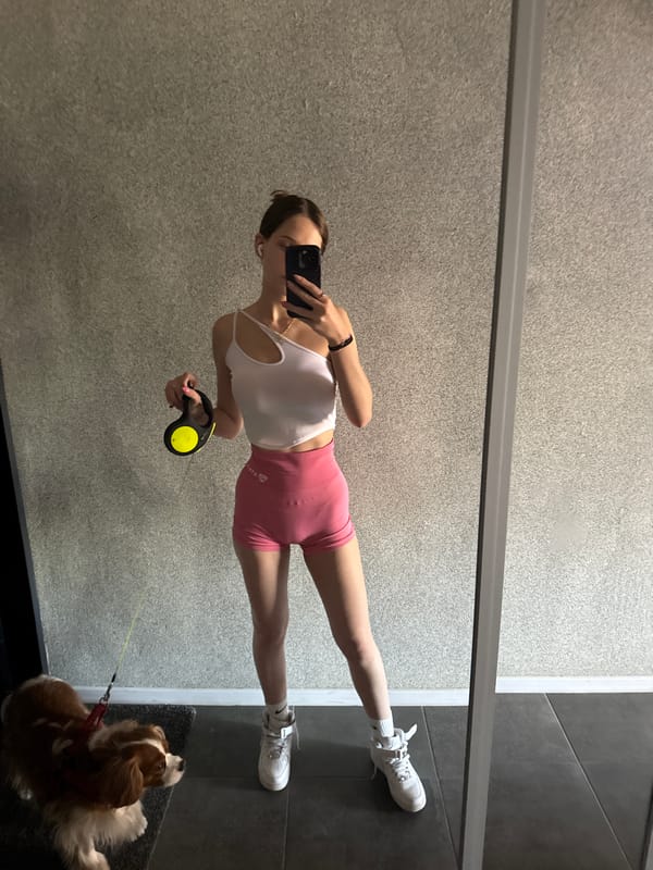 Casual afternoon at home in Sofia — selfies, outfits, and downtime