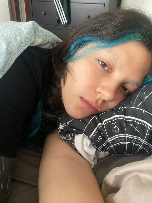 Woman documents morning routine with breakfast in Gijón