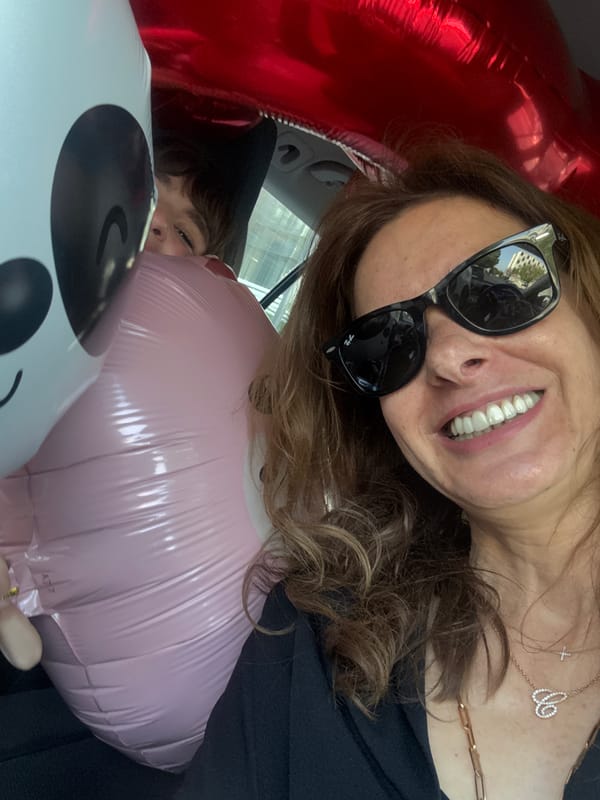 Woman takes selfies with balloons inside car in Porto