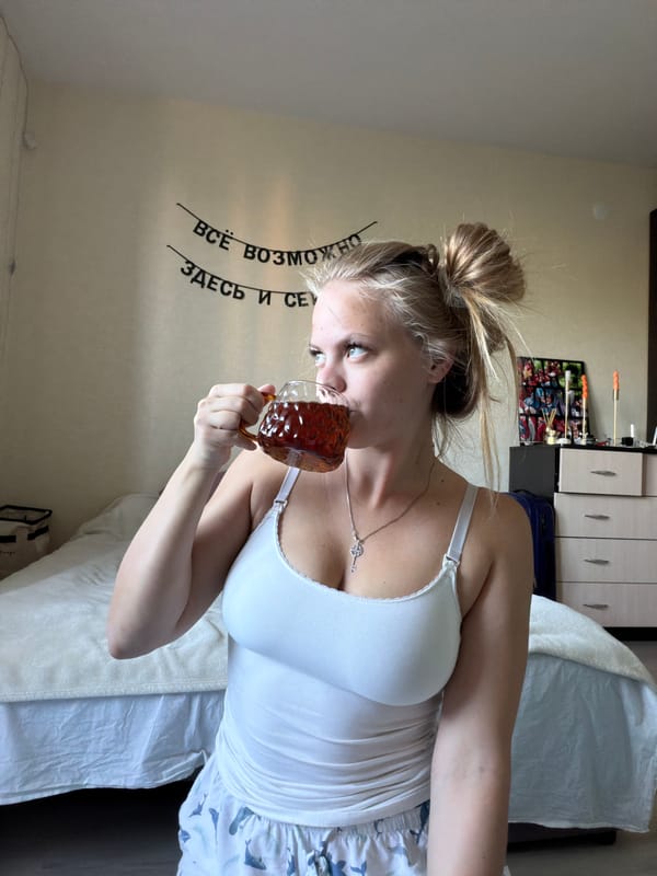 Lazy morning yoga and mirror selfies in Izhevsk