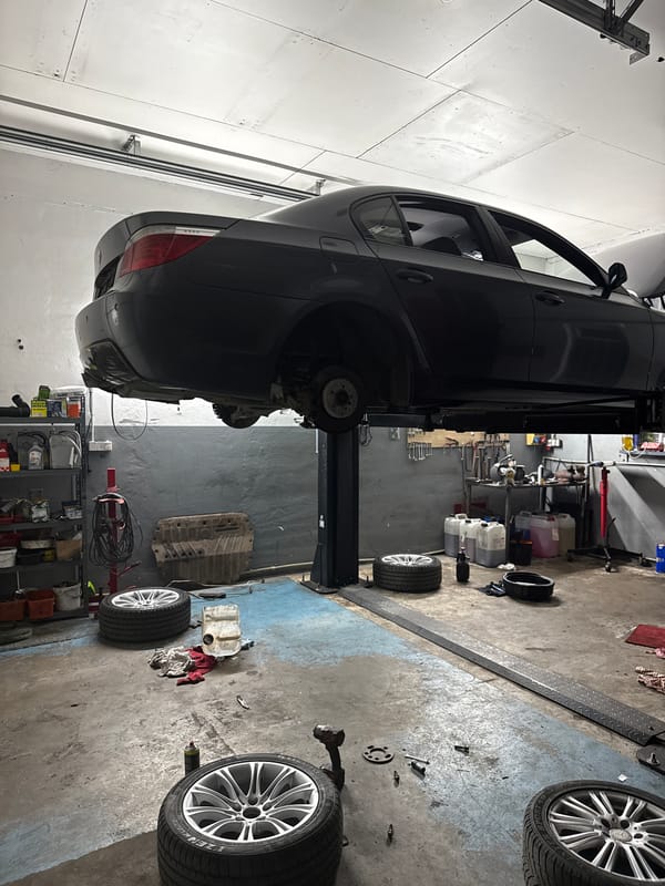 Multi-angle look at a car service in a Čelákovice garage