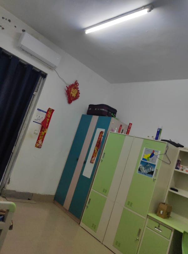 Student documents dormitory life in Chongqing High-tech Zone