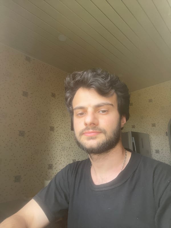 Young man documents daily moments in Tbilisi through selfies