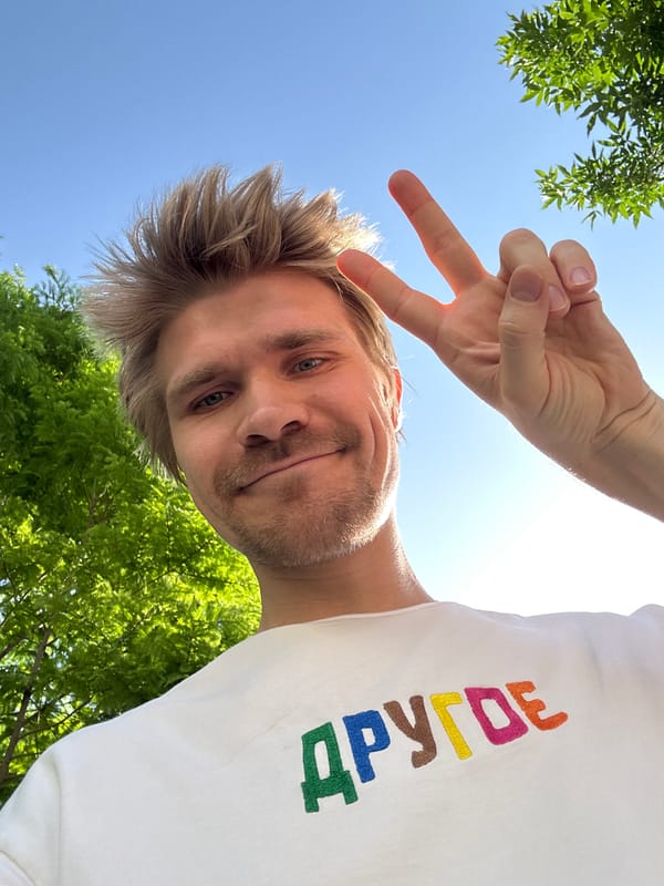 Man makes peace sign gesture in downtown Tashkent