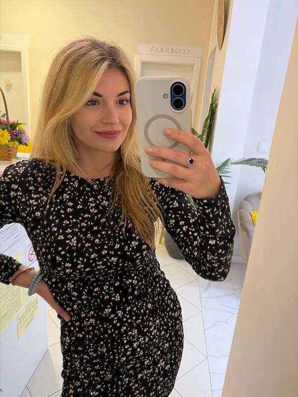 Woman documents beauty salon visit with selfies in Budva