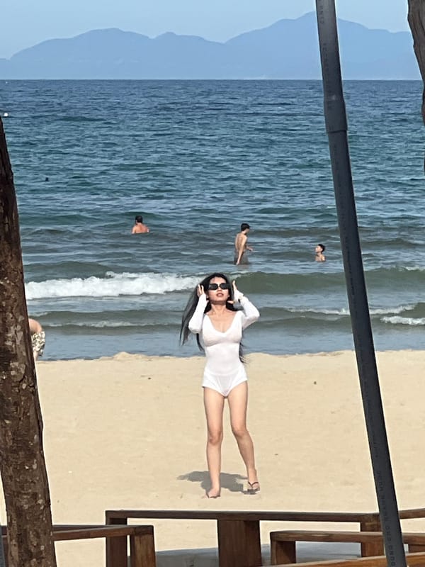 Morning beach scene at My Khe, Đà Nẵng