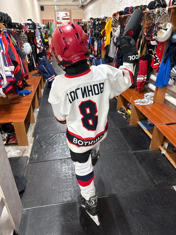 Children's hockey practice session documented in Votkinsk, Russia