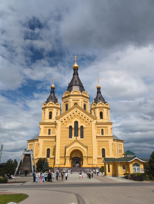 Morning tour through Nizhny Novgorod's landmarks, churches, and public spaces