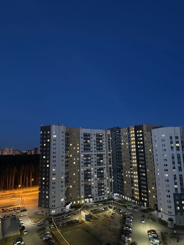 Evening documentation session captured urban Yekaterinburg scenes and portraits