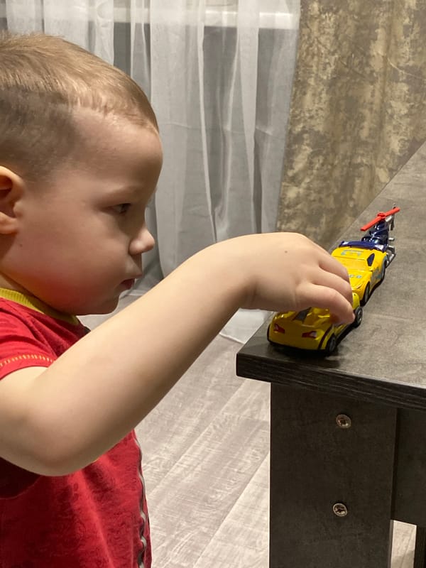 Family bath time and daily moments captured in Sochi