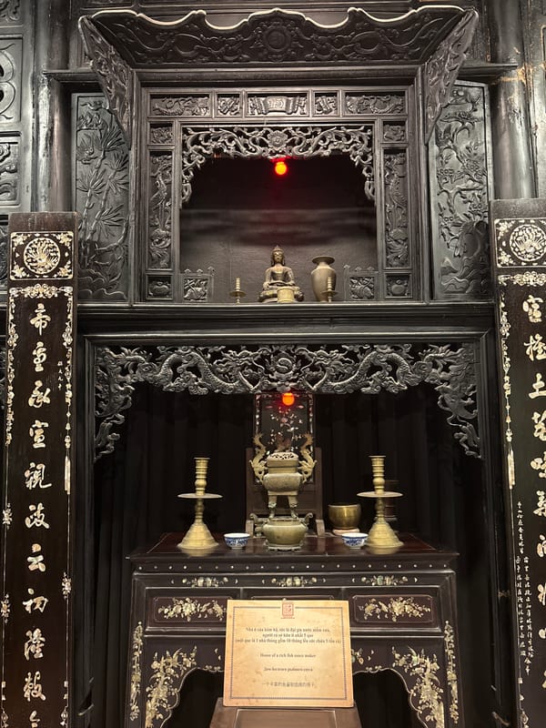 Temple artifacts, folk decor, and market goods in Phú Thủy