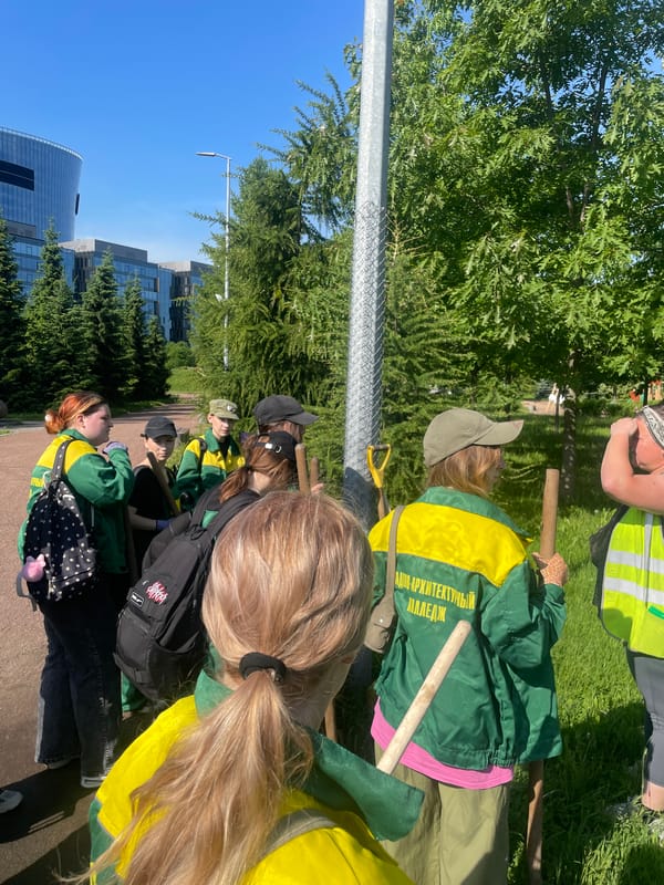 Architecture students conduct morning park cleanup in Saint Petersburg