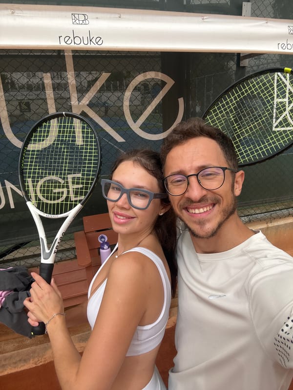 Couple plays tennis and takes selfies in Larnaca