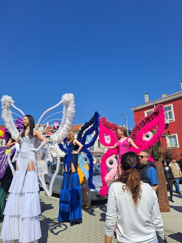 Costume parade brings color to Veliko Tarnovo streets