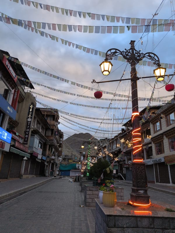 Leh at dusk: bazaar streets, Jamia Masjid, and Himalayan panoramas