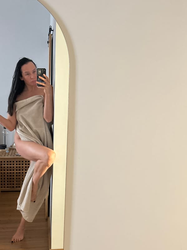 Late-night selfie session documented in Chaikovsky, Russia