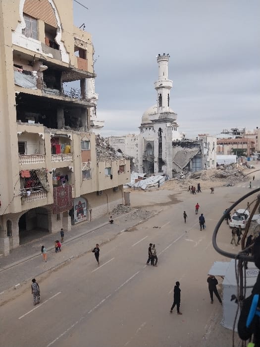 Witness documents widespread building damage across Khan Yunis
