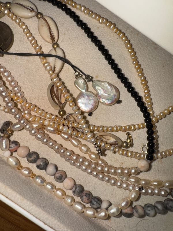 Morning moments captured in Kuta Selatan: jewelry, car, crafts, cooking