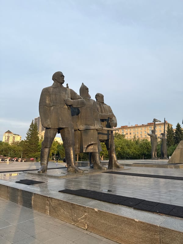 Novosibirsk city center: opera house and public sculpture