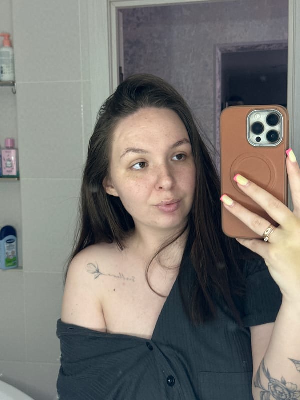 Woman documents quiet morning routine with pets in Chaikovsky, Russia