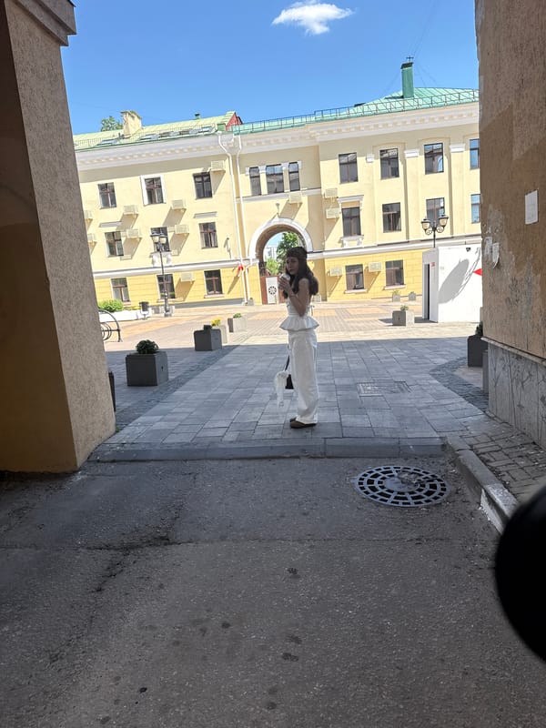 Person observed standing on street in Belgorod, Russia
