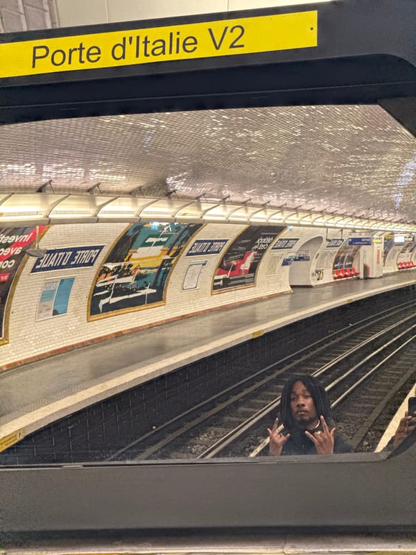 Person spotted at Paris Metro Porte d'Italie station platform
