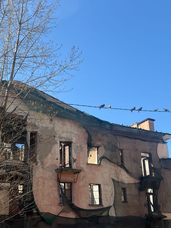 Urban decay documented in Saint Petersburg amid clear skies