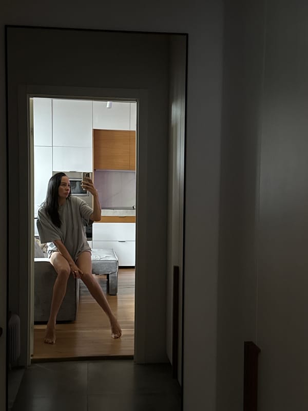 Casual mirror selfie session at home in Chaikovsky, Russia