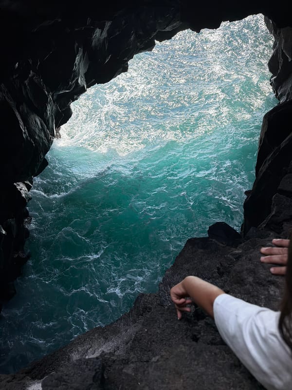 Volcanic coastline waves documented near Yaiza, Spain