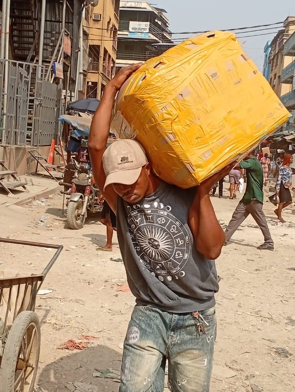 Busy midday market life documented in Asaba, Nigeria