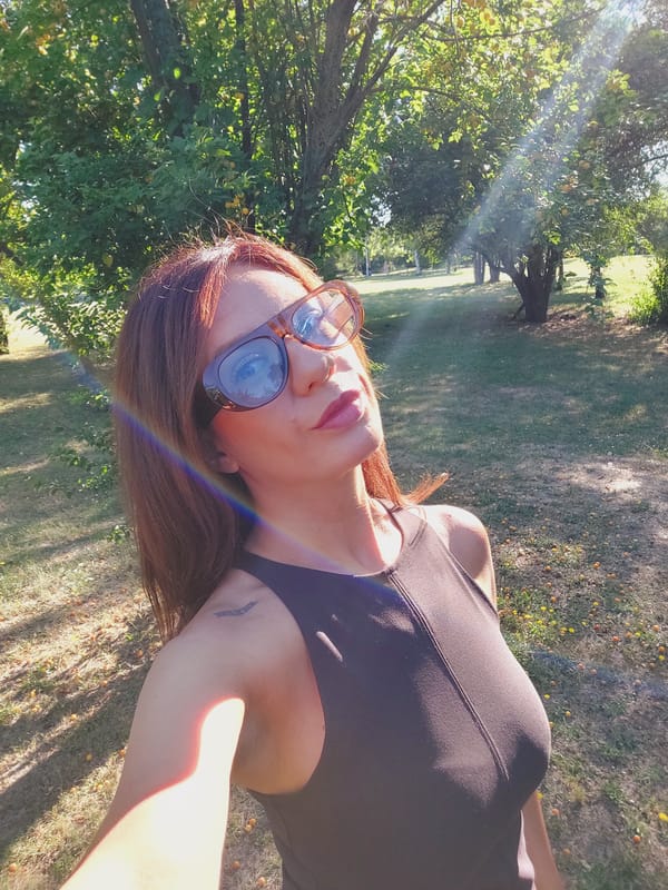 Selfie session in a sunny park, working around the glare