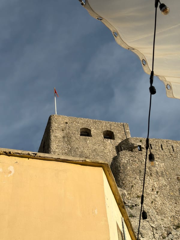 Stone tower with red-emblemed flag observed in Herceg Novi