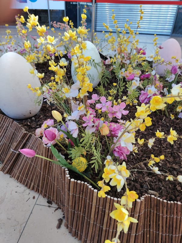 Easter display documented in Kehl shopping area