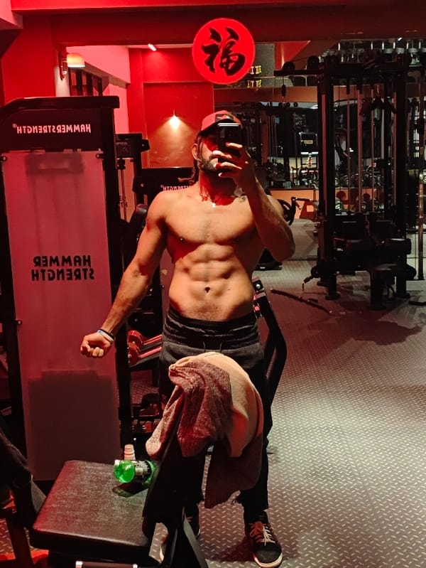 Man works out, poses for selfies at red-lit Chongqing gym