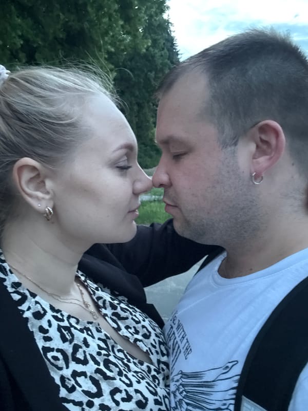 Couple's evening stroll through Poznan gardens and military memorial documented