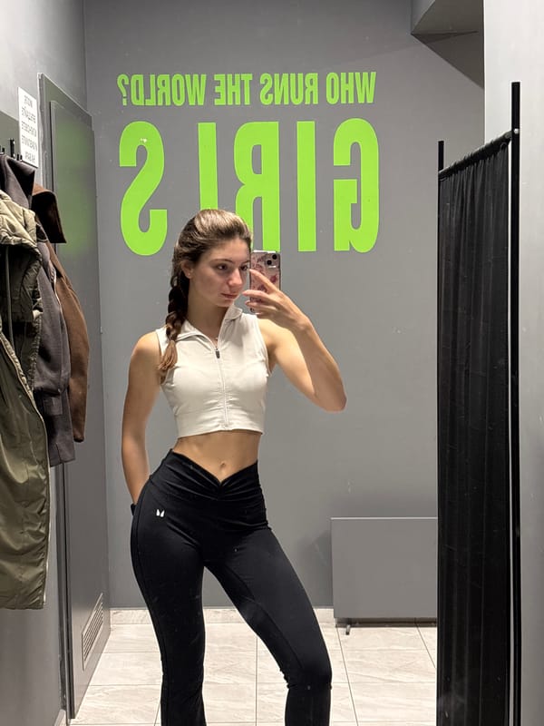 Woman documents gym visit with changing room selfies in Varna