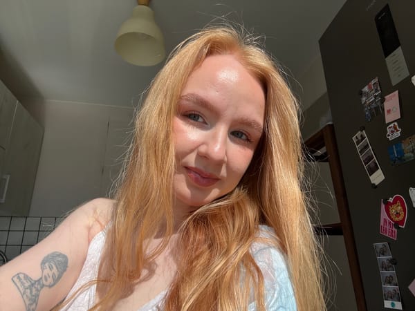 Woman captures early morning selfie session in Chaikovsky, Russia