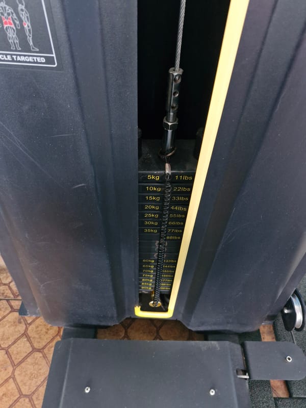 Weight machine with dual labeling observed in Stamboliyski, Bulgaria