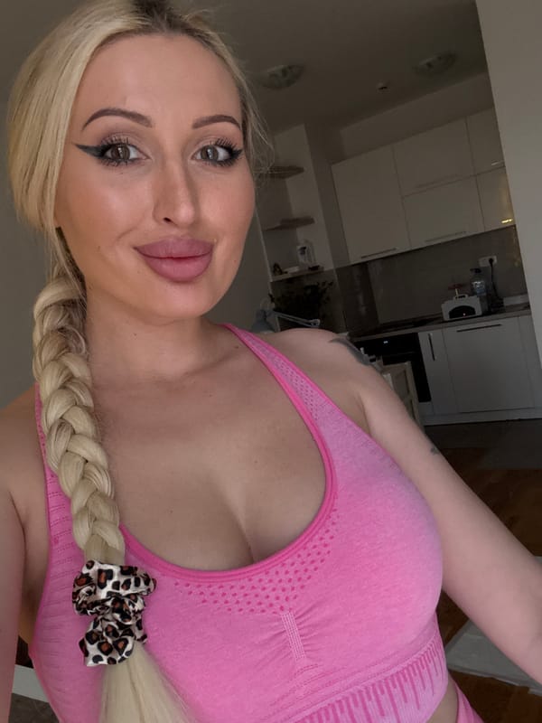 Rest day with a forehead injury, pugs, and a night-out look