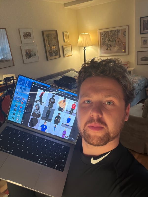 New York witnesses capture selfie and platform apology message