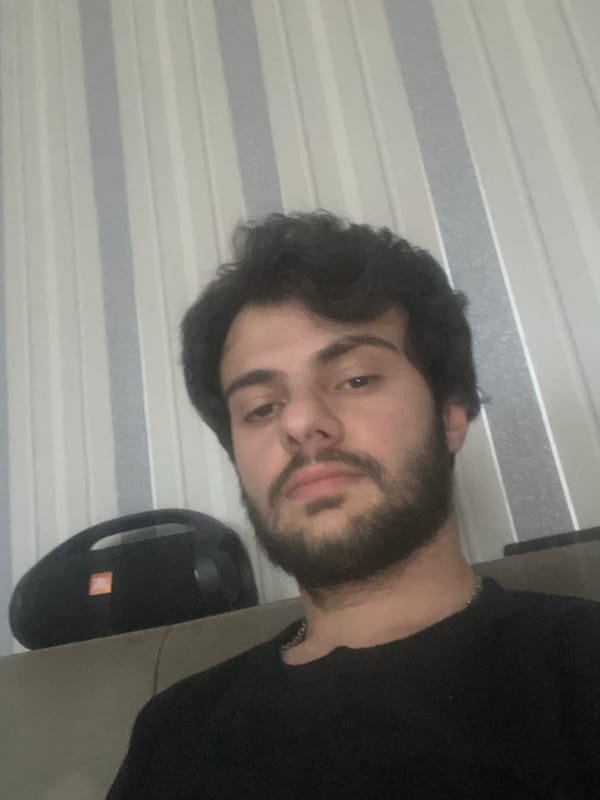 Man documents hour of selfies in Tbilisi apartment
