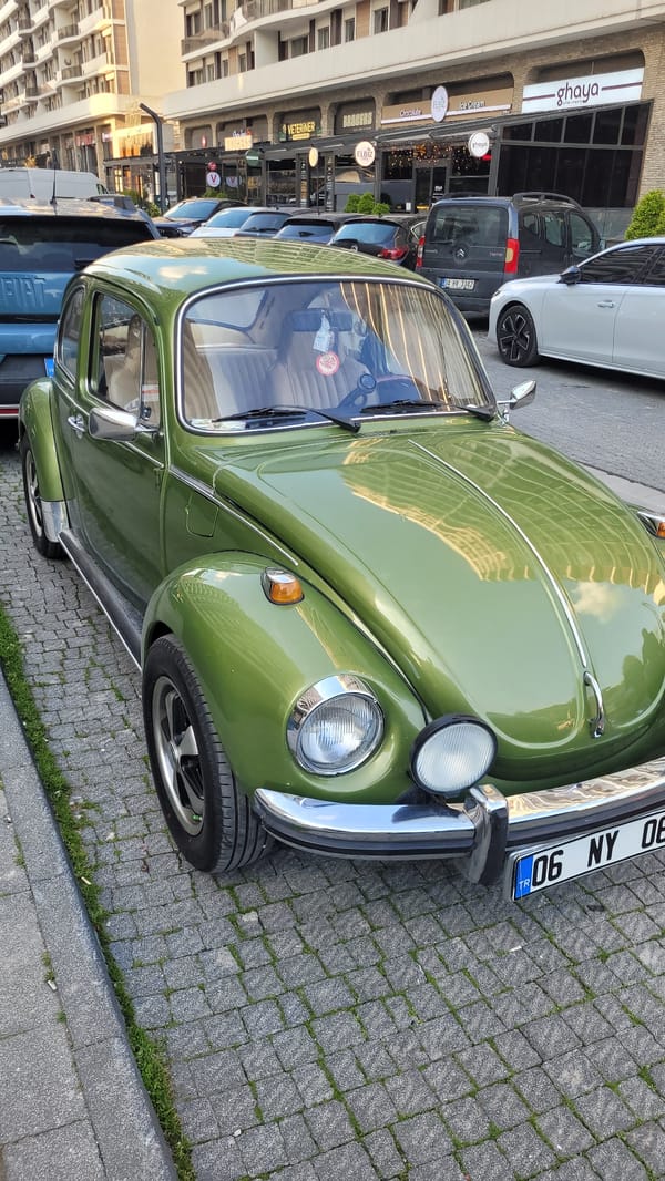 Everyday street life and shopping documented in Beylikdüzü, Turkey