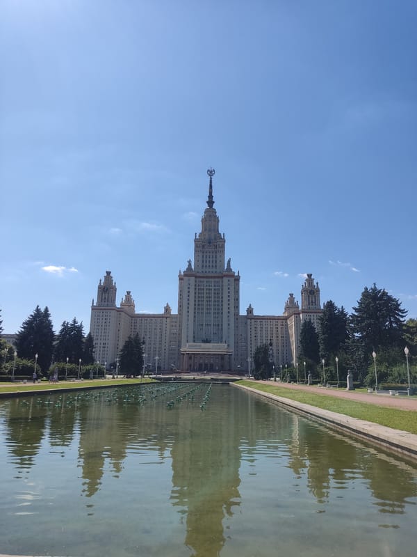 Sparrow Hills viewpoint: MGU, Luzhniki, and the Moscow skyline
