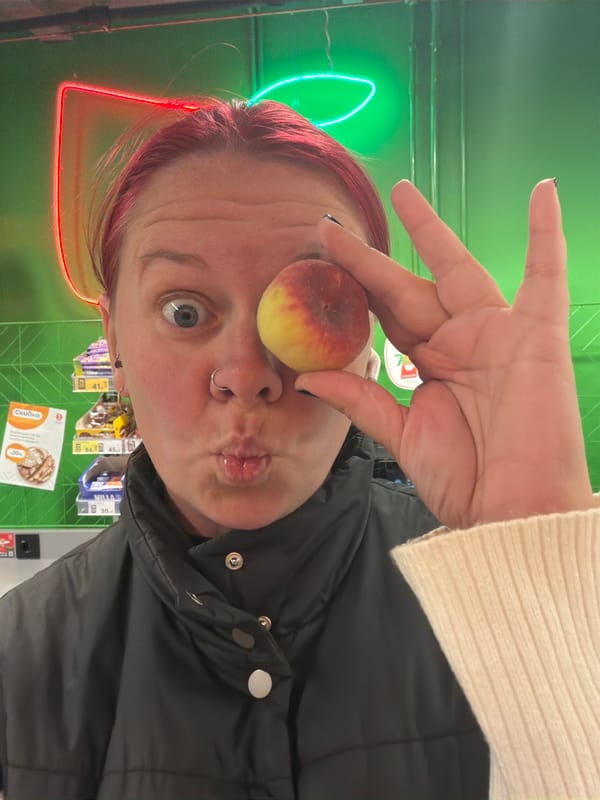 Person with red hair documented in multiple Chaikovsky locations