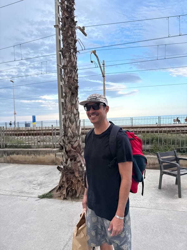 Man observed near railway in Badalona, Spain